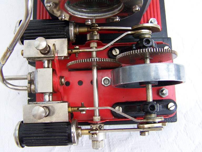 Also has a forward and reverse leaver acts as speed control.